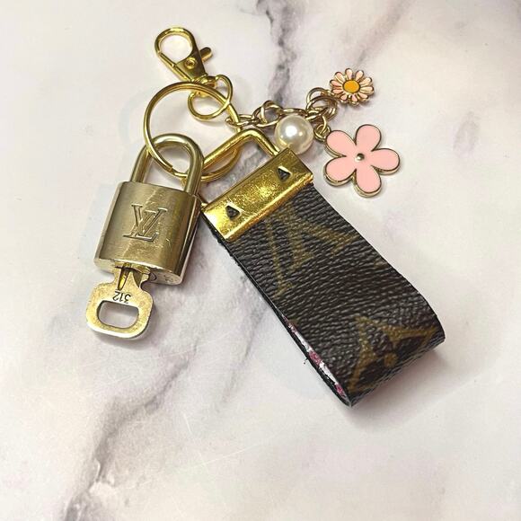 Louis Vuitton Lock and Key #312 w/ a Monogram Loop & Floral Charms Keychain - Picture 1 of 5
